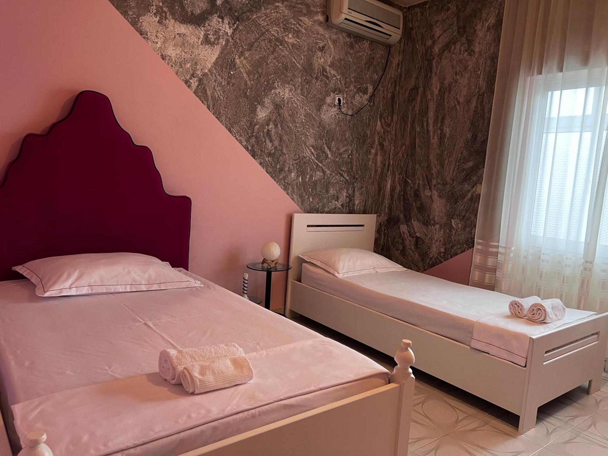 Berat Private Room In Haxhialiu Villa Extérieur photo