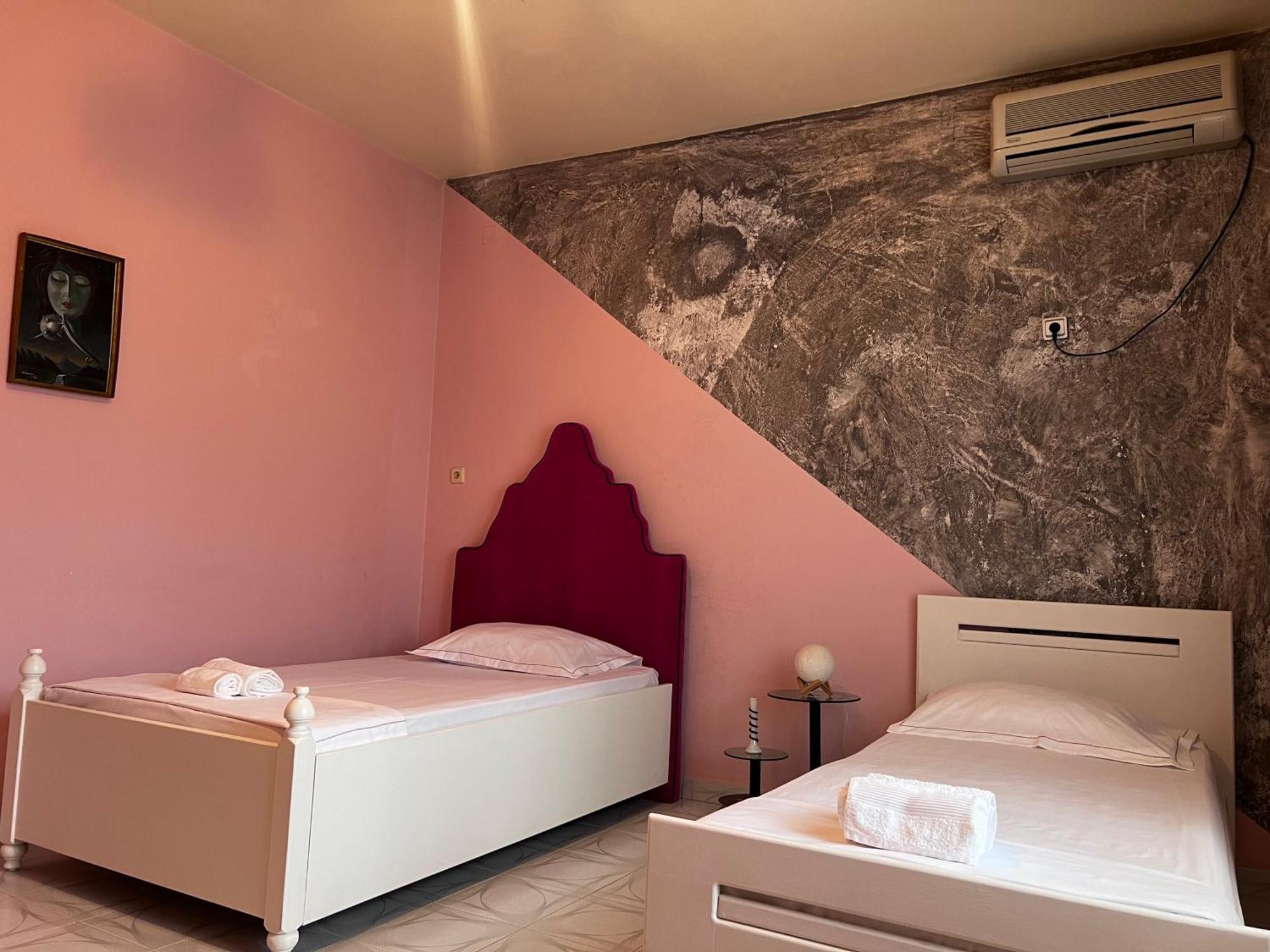 Berat Private Room In Haxhialiu Villa Extérieur photo